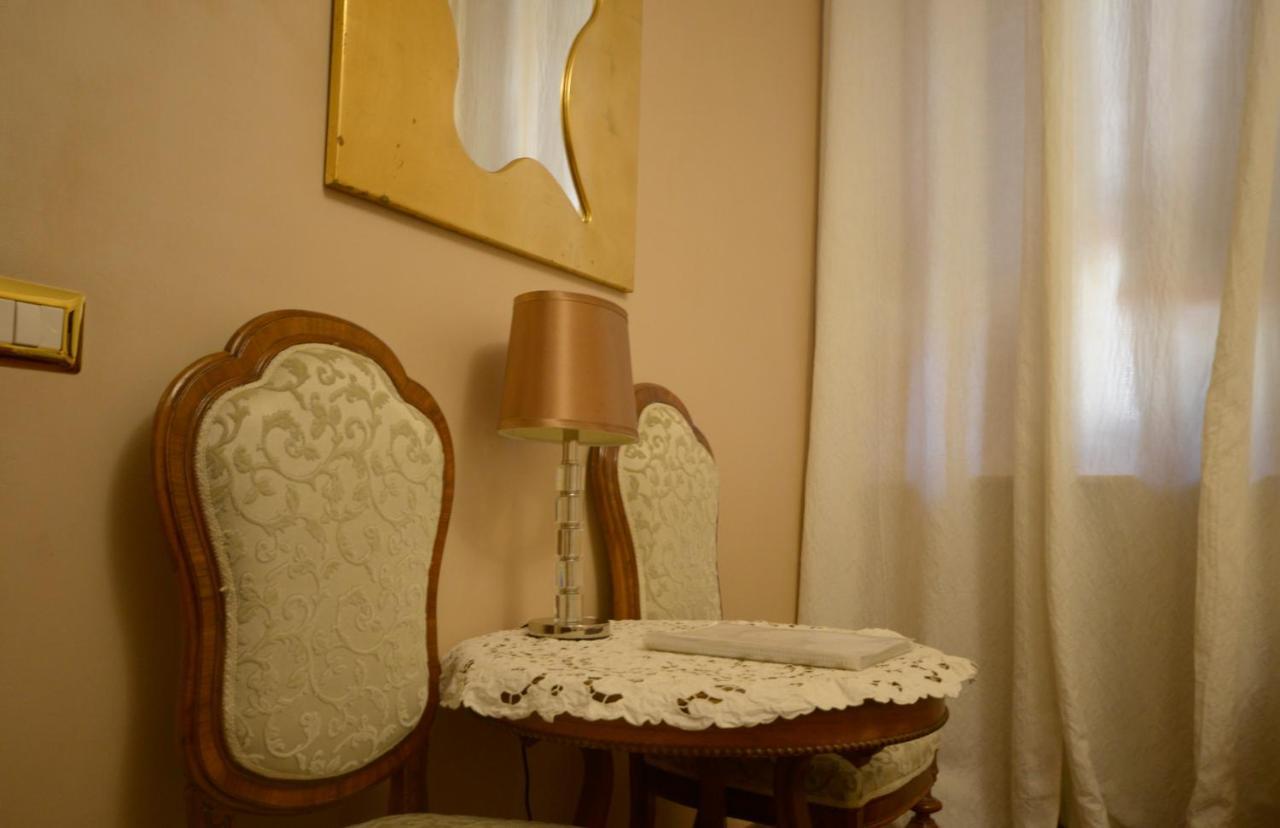 Villa Marisa Pavia Bagian luar foto