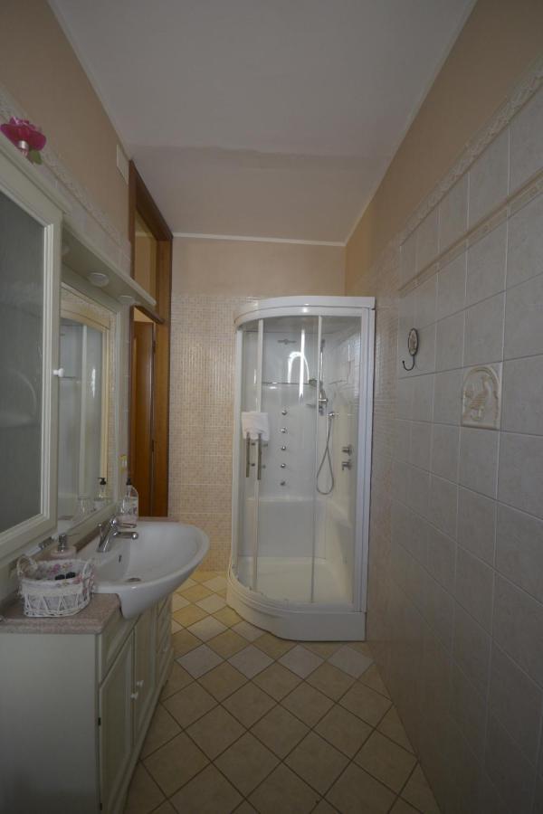 Villa Marisa Pavia Bagian luar foto