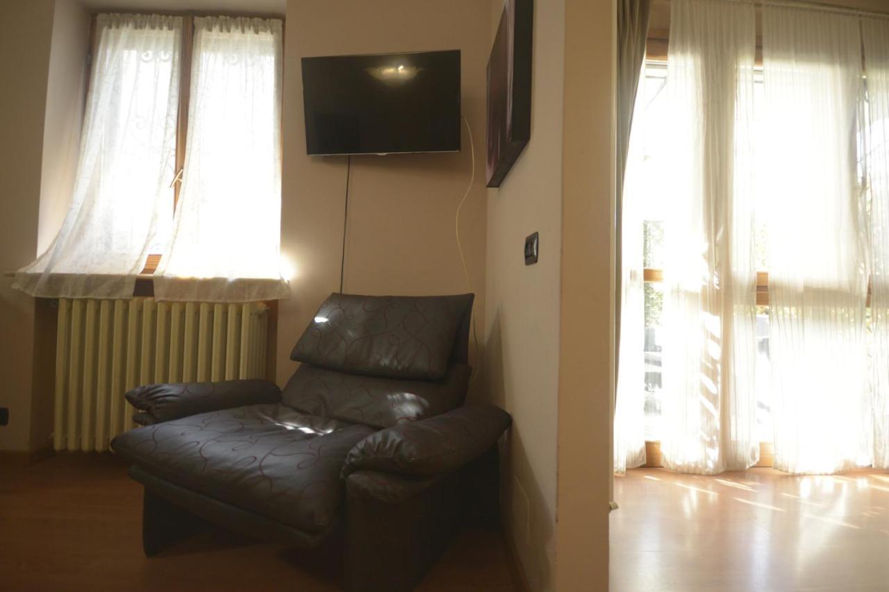 Villa Marisa Pavia Bagian luar foto