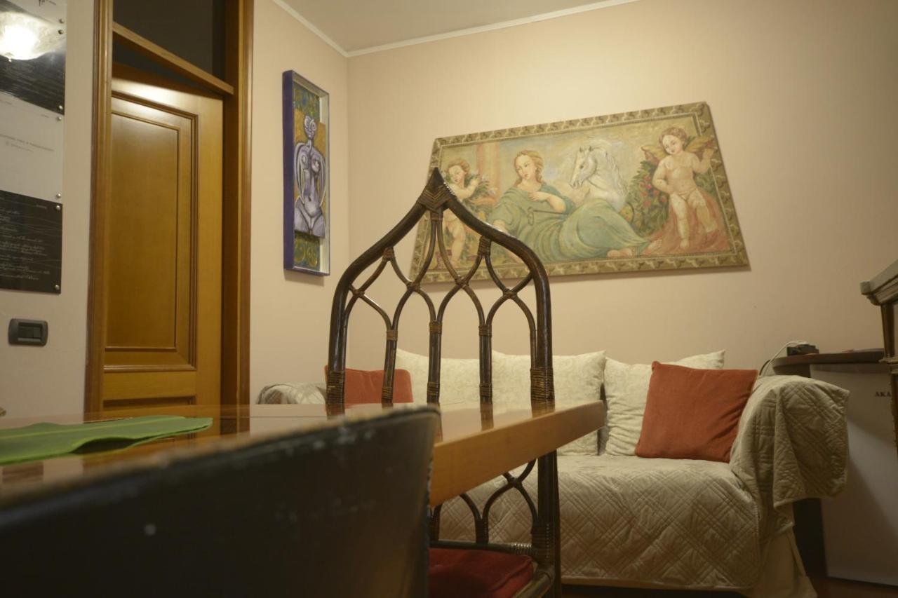 Villa Marisa Pavia Bagian luar foto